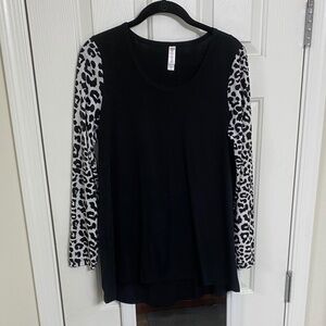 Gently Used - LulaRoe Lynnae Top (M)